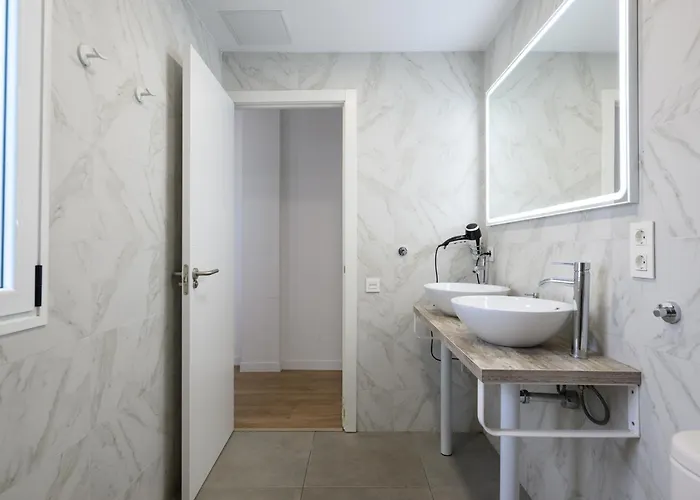 Hjs Plaza Suites Apartments II